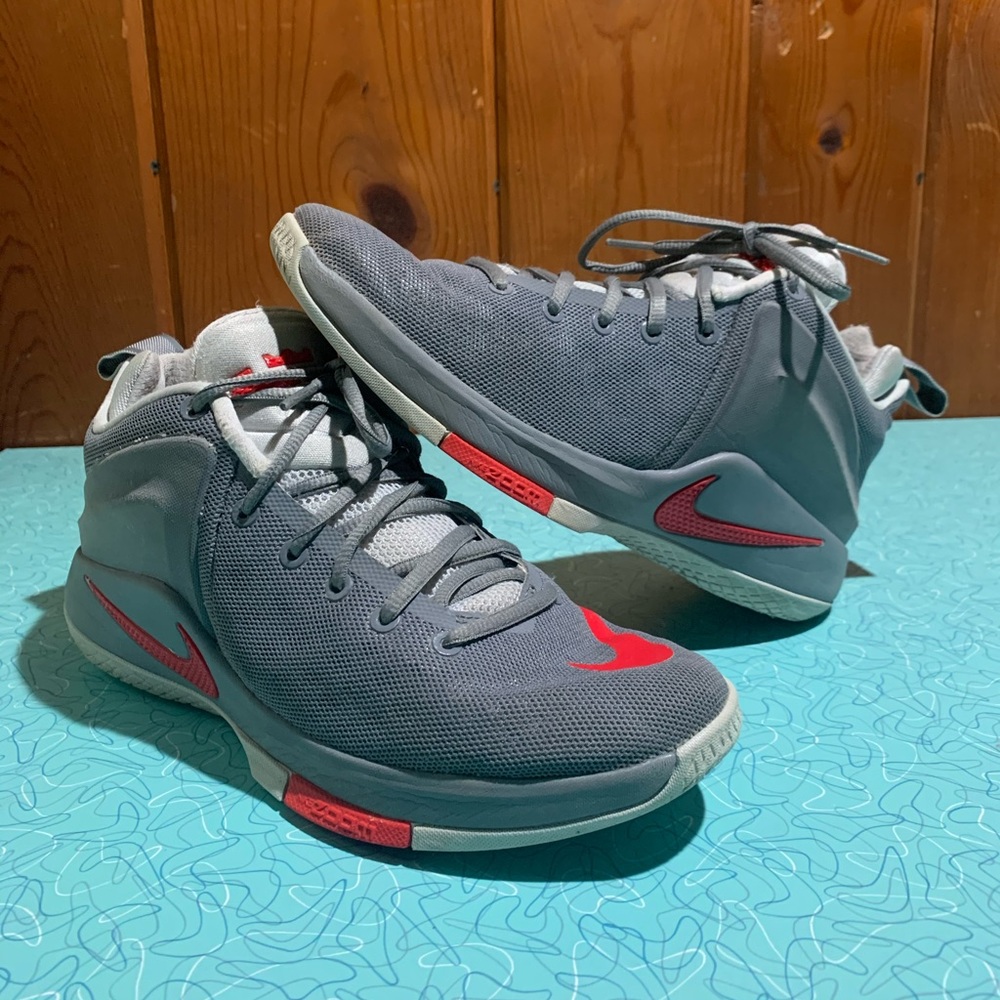 LeBron Zom Witness “Cool Grey”